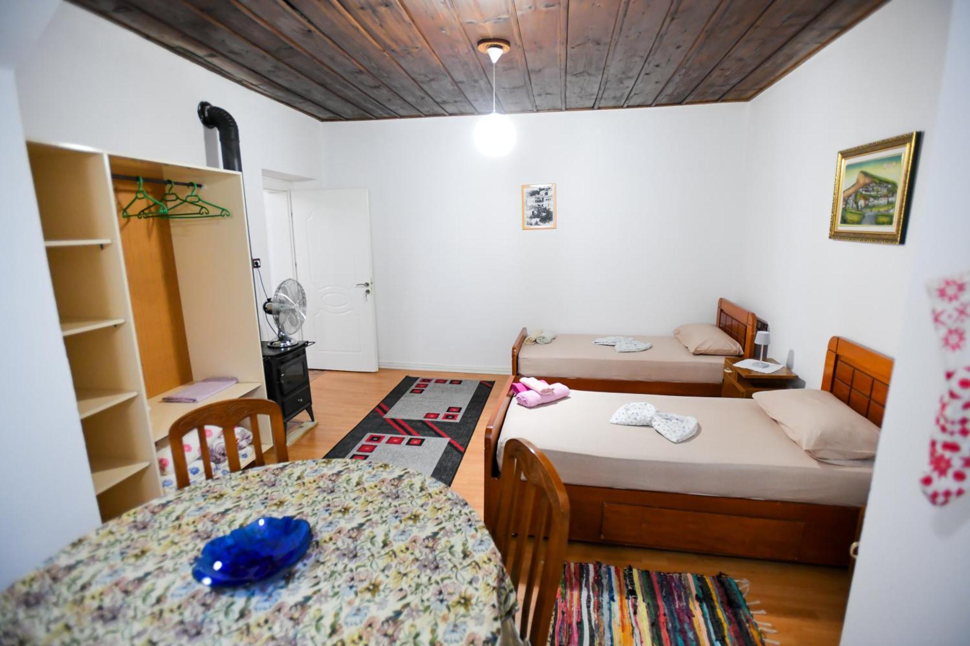 Ferienwohnung Gast Haus Bojaxhiu Berat Exterior foto