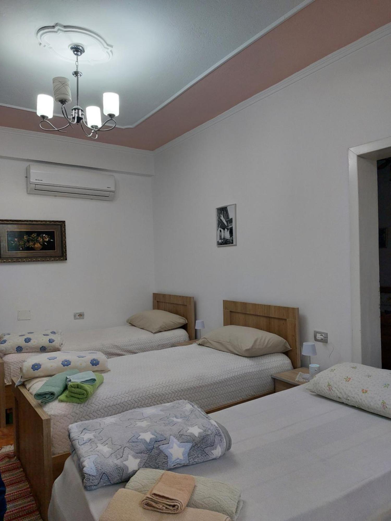 Ferienwohnung Gast Haus Bojaxhiu Berat Exterior foto